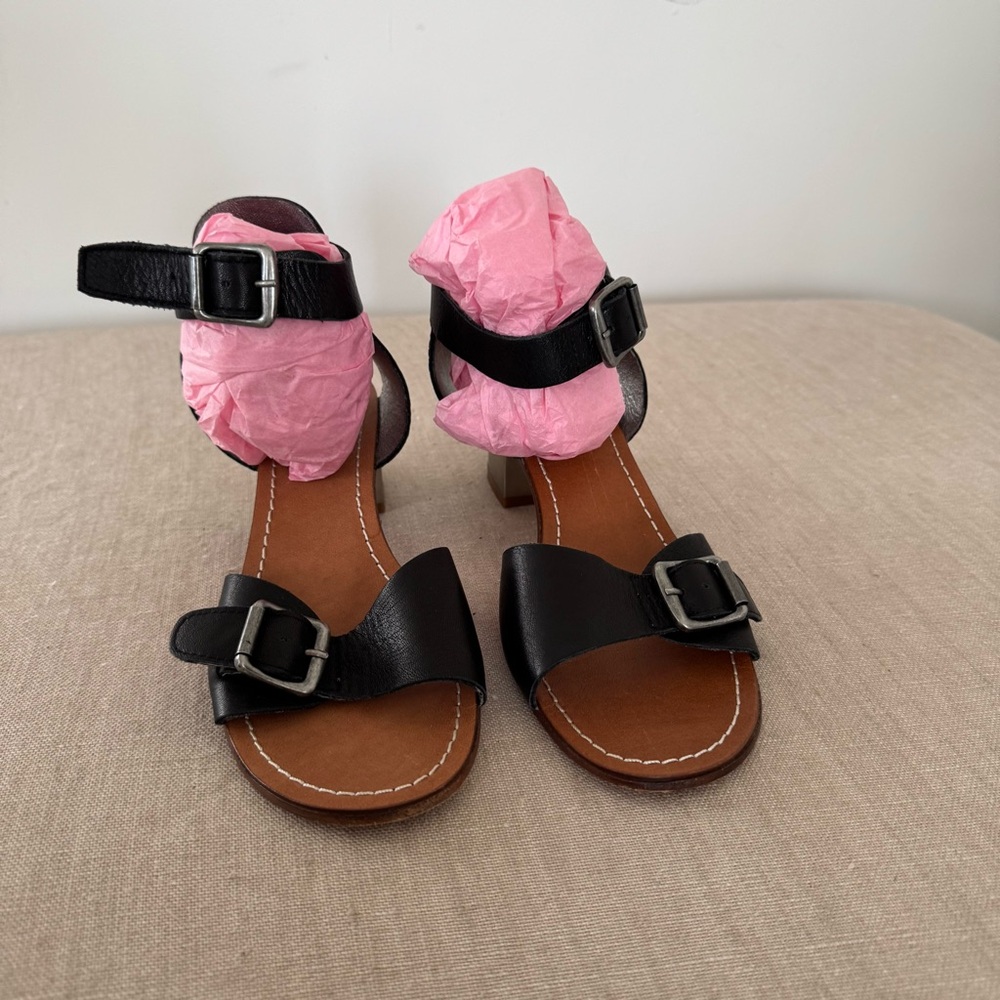 Dolce Vita Black Sandals with Buckle Detail sz 6